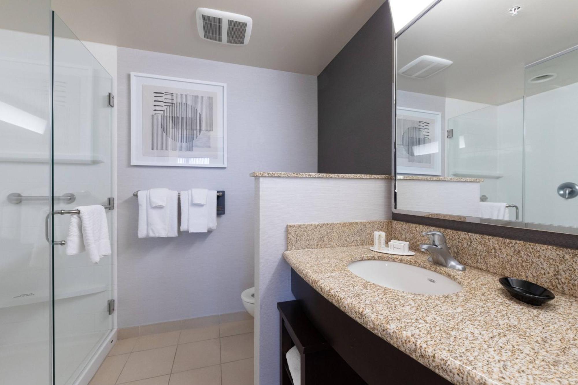 Courtyard By Marriott Cincinnati Midtown/Rookwood Exterior photo